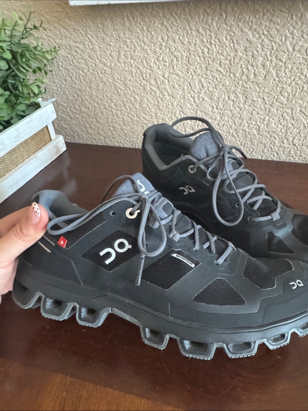 On Running Black and Gray Trail Running Shoes sz 7.5 - Picture 3 of 6